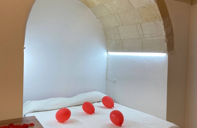Suggestivo B&B comfortevole con letto, bagno privato, colazione in pos. centrale