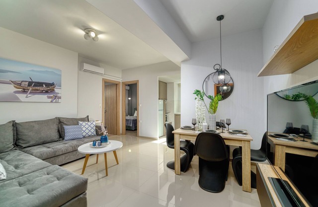 Suita flat, near Seafront & City Center