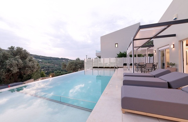 Suitable For Families With Children, Groups Of Friends, Professionals, Friends