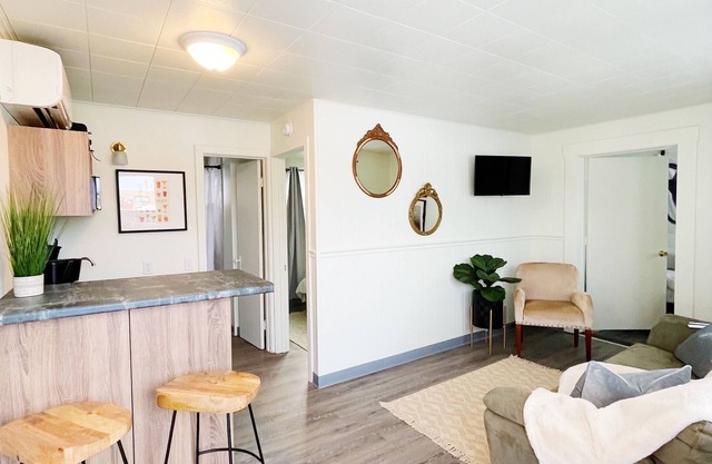 Suite 102 | 2 Bedroom/2 Bath + Living & Kitchen