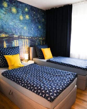 Suite 13 Van Gogh