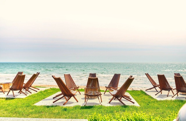 Suite 212: Beautiful 3-Bedroom Beachfront Townhouse