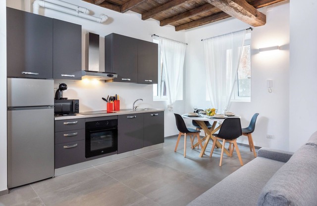 Suite apartment on Naviglio Castel view