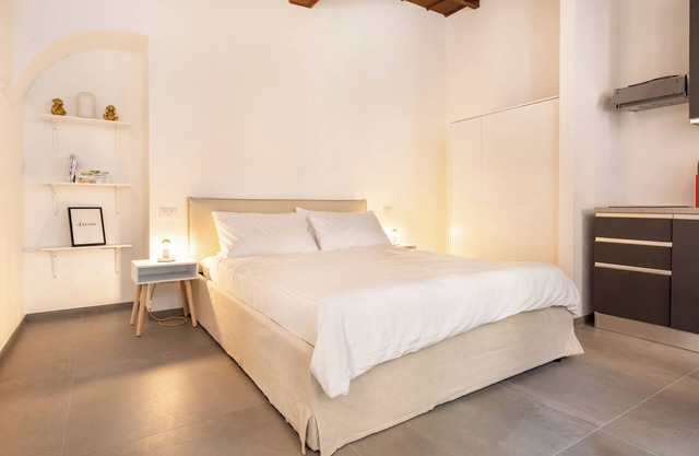 Suite apartment on Naviglio Castel view