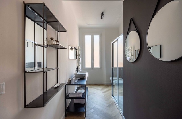 Suite-Exclusive-Private Bathroom