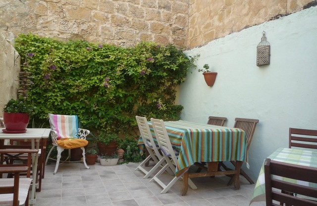Suite in a Maison de Maitre in the heart of the historic district of Victoria