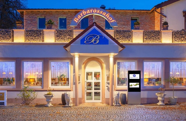 Suite king-size bed, bath with shower, toilet - Hotel-Restaurant Barbarossahof