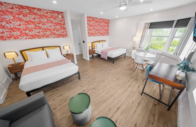 Suite - Park View - 2 Double Beds - Free Parking - Free Beach Chairs