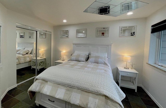 Suite Rock near glacier and Auke Bay harbor -DISCOUNTS ON TOURS!