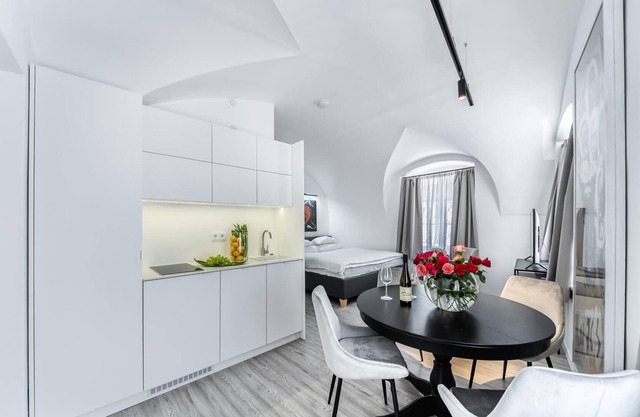 Suiten Apartment “Art Collection“ with Kind Bed, Air Conditioning and two separate Bedrooms