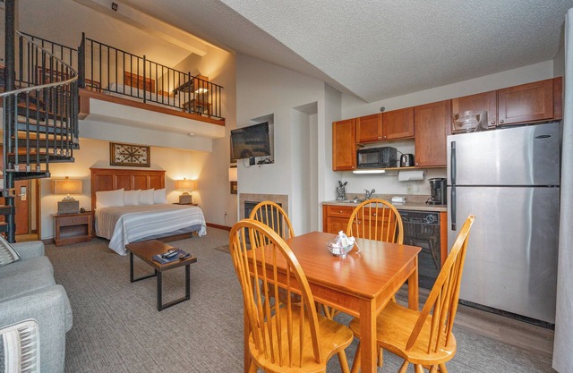 Suites at Silver Tree A309: Lake View Studio Style Suite with Loft, Free WIFI!