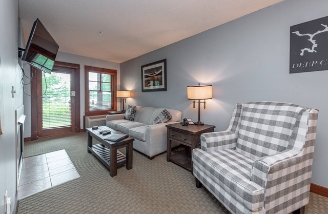 Suites at Silver Tree B104: 1 Bedroom Lake View Suite at Lakefront Hotel