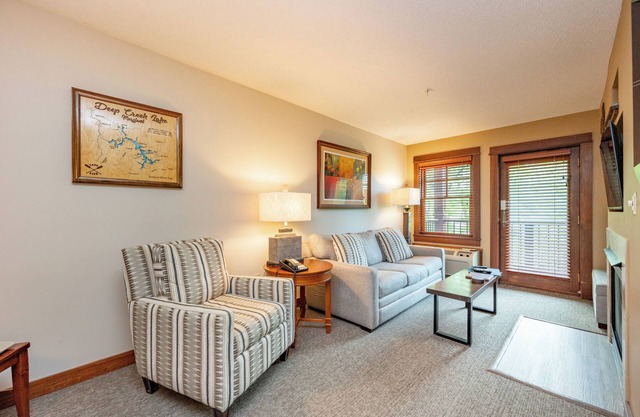 Suites at Silver Tree B205: 1 Bedroom Lake View Suite at Lakefront Hotel