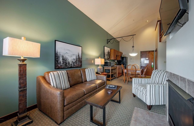 Suites at Silver Tree B302: One Bedroom & Loft Lake View Suite at Lakefront Hote
