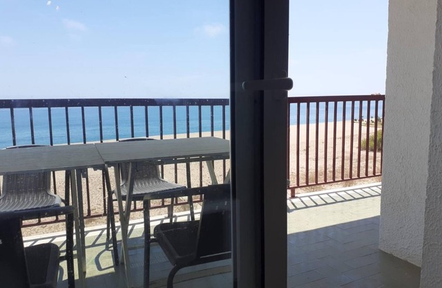 Suitur apartment front line sea and beach view