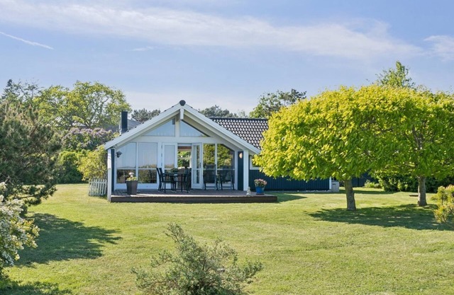 "Sukie" - 100m from the sea by Interhome