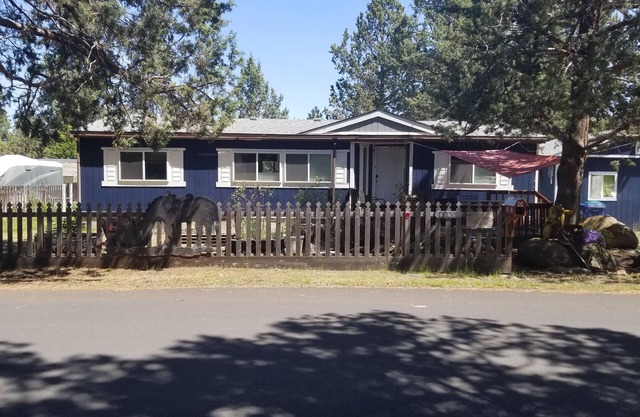 Summer at Deschutes River Bliss, access to river and river trails