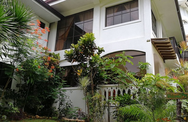 Summer Breeze, Diniwid, Boracay - Luxury Private Villa Rental - 4 min to Beach