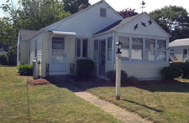 Summer Cottage Rental at Giant's Neck Beach