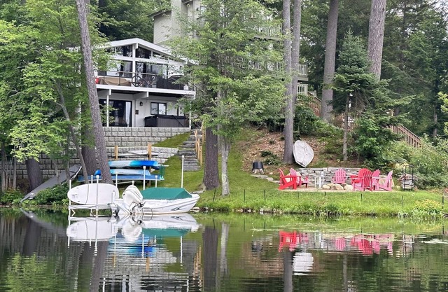 Summer fun on the lake - great for 2 families or 3 couples - newly remodeled