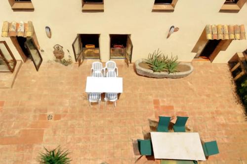 Summer Getaway, 3 Apartments & Private Patio