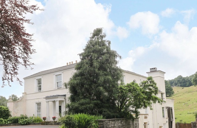 SUMMER HILL 1, romantic, luxury holiday cottage in Spark Bridge