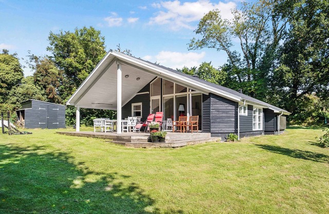 Summer house in beautiful nature in Brunshuse