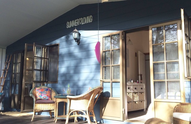 SUMMER LOVING AT CULBURRA 3 minute stroll to the beach, classic Oz beach house