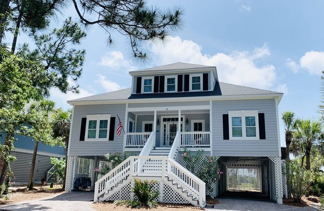 SUMMER reduced price and minimum stay at gorgeous Harbor Island!