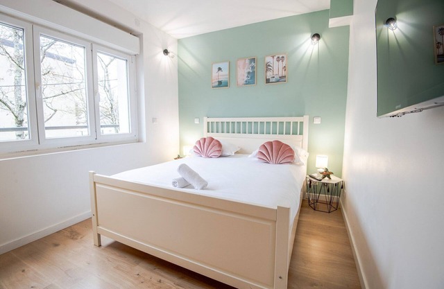 Summer - Room with private bathroom