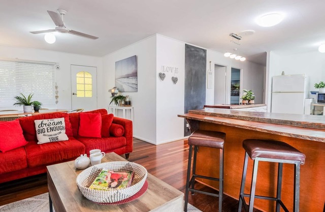SUMMER SALT holiday house - town center, walk to the beach