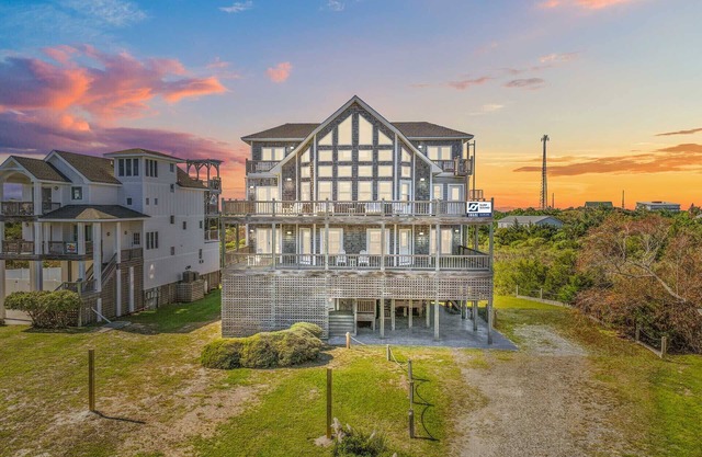 SUMMER SAVINGS - Premier Semi-Oceanfront Dog Friendly w Pool, Hot Tub, Game Room