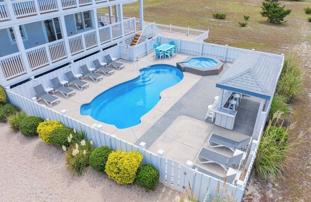 SUMMER SAVINGS - Semi-Oceanfront Dog Friendly w Pool, Hot Tub, Tiki Bar, Game Rm