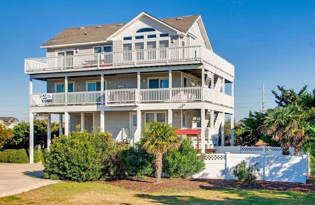 SUMMER SAVINGS Semi-Soundfront Dog Friendly w/Pool, Hot Tub, Game Rm, Boat Ramp