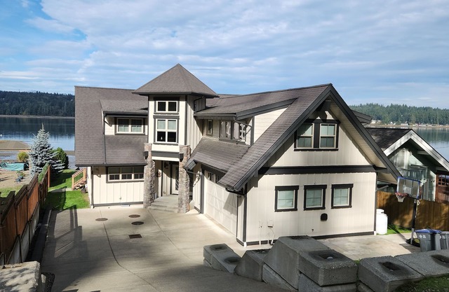 Summer Special - Enjoy This Beautiful Southshore Waterfront Vacation Home Now!