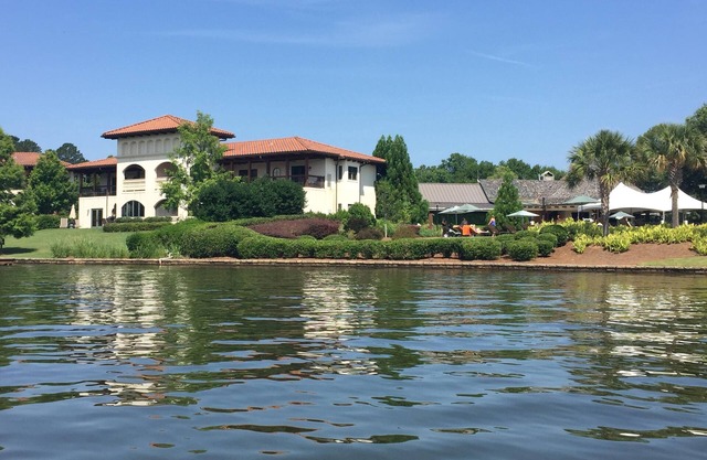 SUMMER SPECIAL PRICES! Beautiful lakefront villa with boat slip in Cuscowilla.