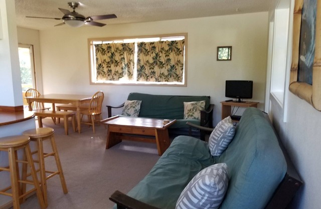 SUMMER SPECIALS AUGSEPT! ONLY 3400/MONTH. JUST STEPS TO SUNSET BEACH/BACKYARDS