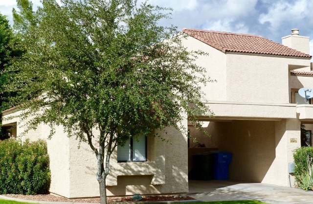 SUMMER SPECIALS Over the Moon in this comfy Moon Valley Condo ! Pool and Spa