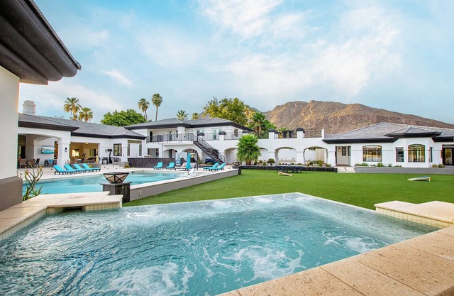 Summer Villa Getaway: Resort Life, Pickleball, Pool, Golf