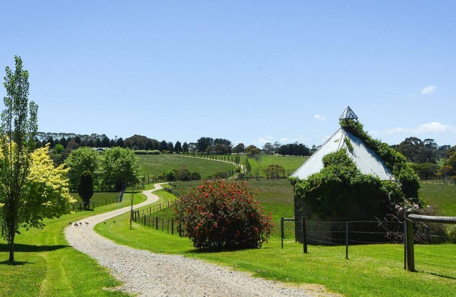 Summerland - Rural Retreat