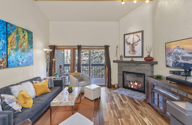 SUMMERTIME IN TELLURIDE! Decorator furnished 2B/2B Steps f/Town Park; deck, FP