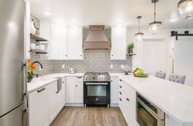Summit Apartment Has Views, Hot Tub & Theatre Room