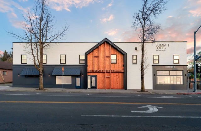 Summit Lofts, Downtown Mt Shasta, Queen Bed, #207