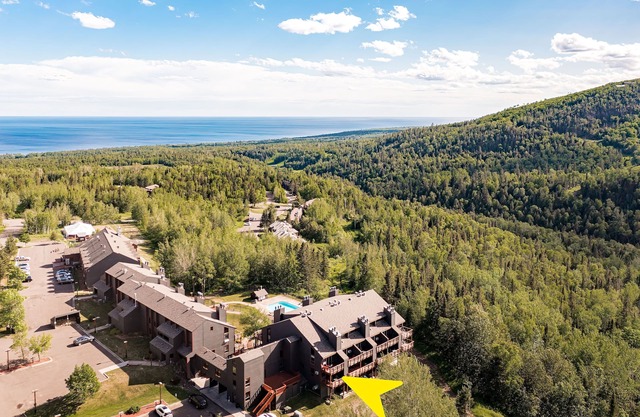 Summit Serenity, 4-Person Condo Escape