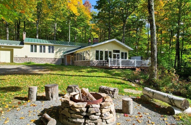 Summit Views - Stratton-Manchester Mountain and Golf Retreat w/Hot Tub and Sauna