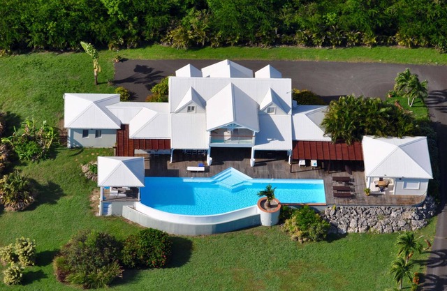 Sumptuous villa in St François for 10 people