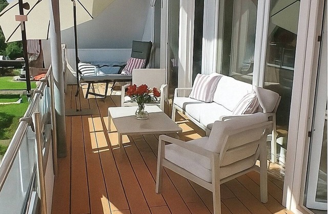 Sun deck vacation apartment on Schönberg beach