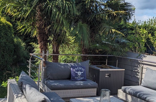 Sun deck Wellness Whirlpool Garden & Grill