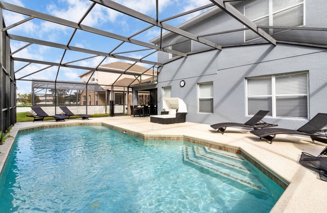 Sun-Drenched Escapes: Discover 2025 Florida's Best Rentals!