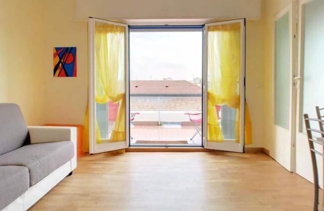 Sun-filled 1 BR on San Vittore